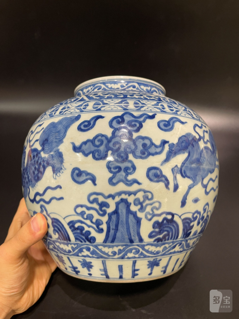 明万历 青花江崖海水瑞兽纹罐 - 图8